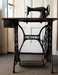 Singer sewing machine table Singer sewing machine table